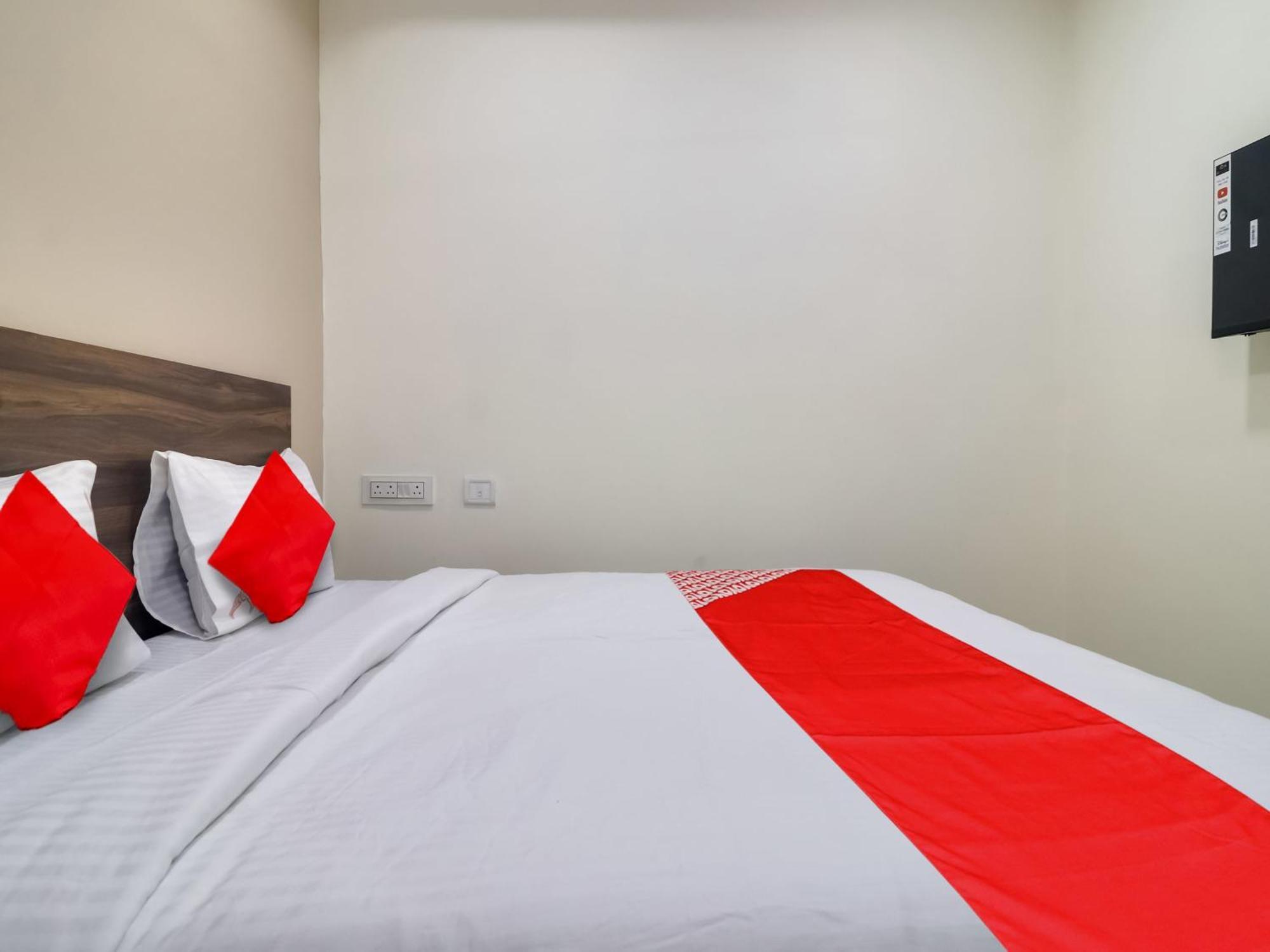 Hotel O Red Stone Hotels Hyderabad Esterno foto